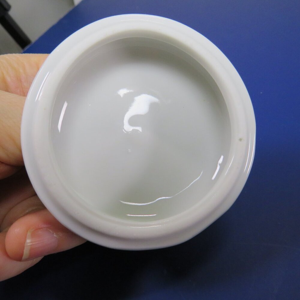 White w Roses Porcelain Trinket Dish with Lid - Picture 7 of 11